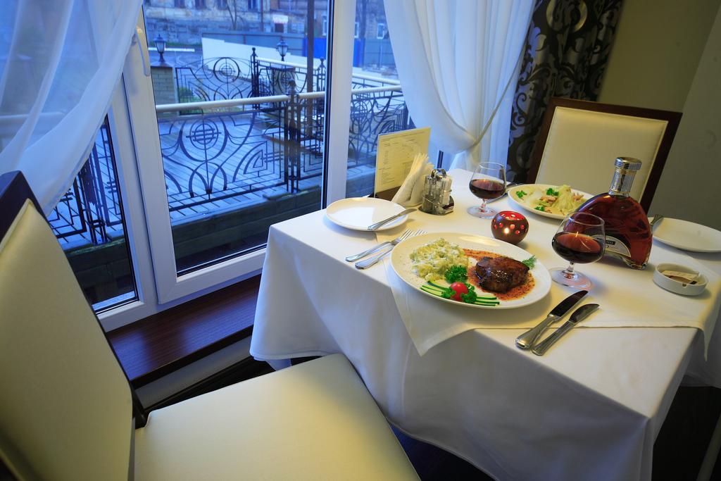 Victoria Hotel Kharkiv Restaurant photo